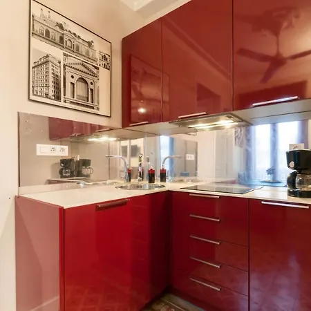 With One Bedroom In Barcelona, With Wonderful City View, Balcony And Wifi - 3 Km From The شقة