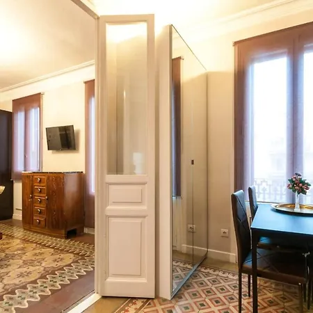 With One Bedroom In Barcelona, With Wonderful City View, Balcony And Wifi - 3 Km From The شقة