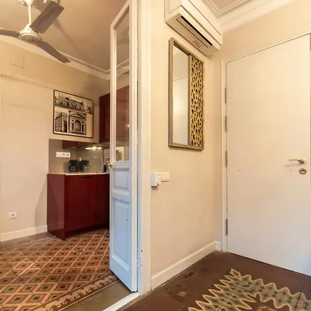 With One Bedroom In Barcelona, With Wonderful City View, Balcony And Wifi - 3 Km From The شقة برشلونة