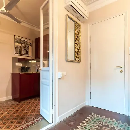 With One Bedroom In Barcelona, With Wonderful City View, Balcony And Wifi - 3 Km From The شقة *